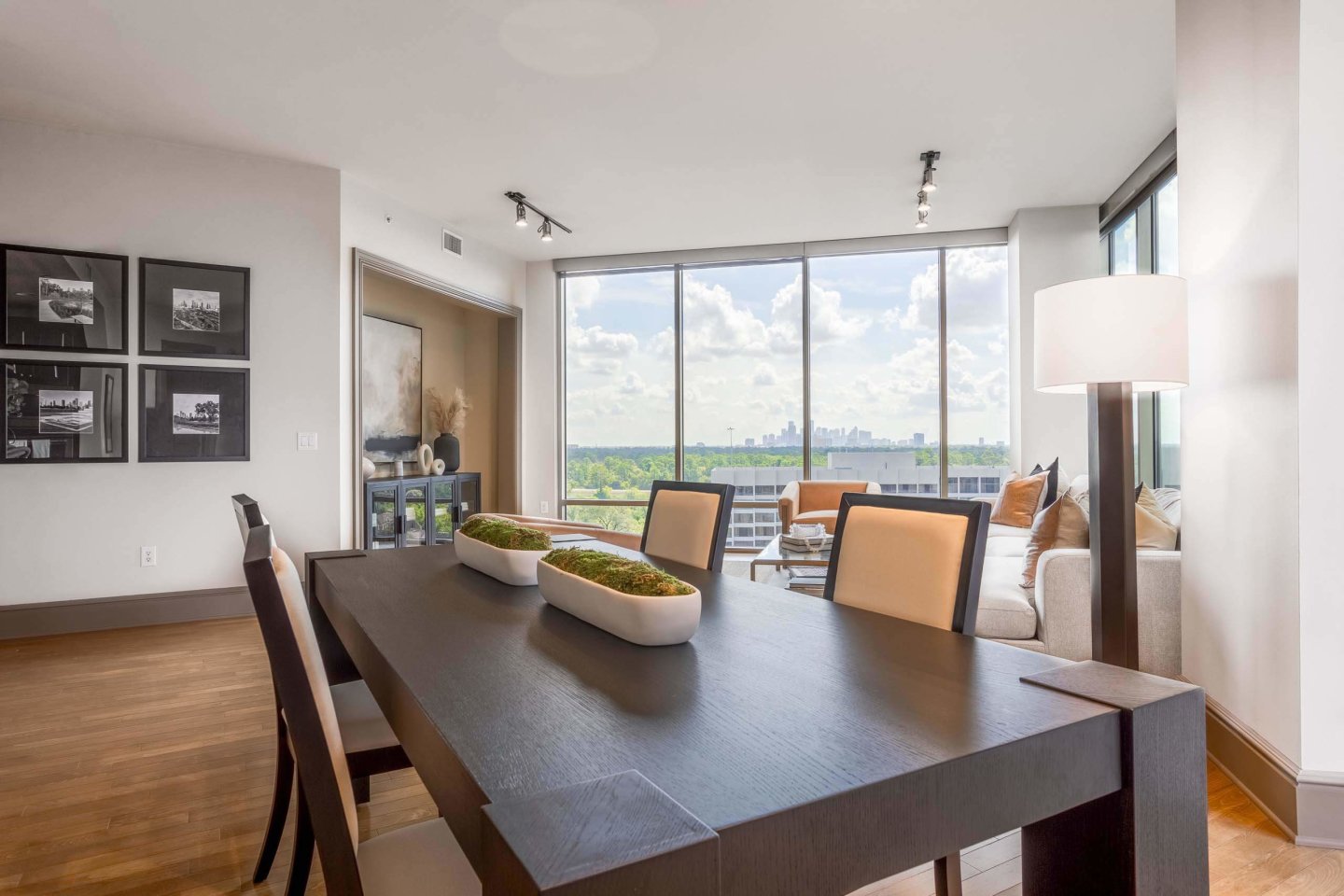 7 Riverway Image 26