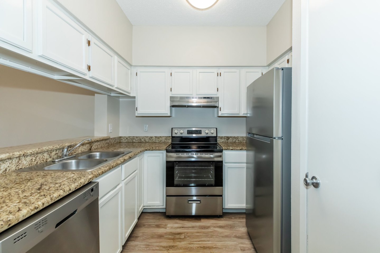 Encino Luxury Apartments Image 25
