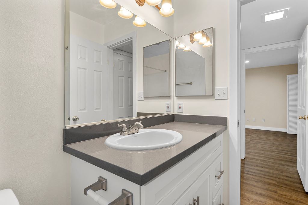 Lombardi Apartments Image 9