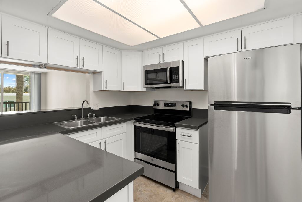 Parkway Plaza Apartments Image 36