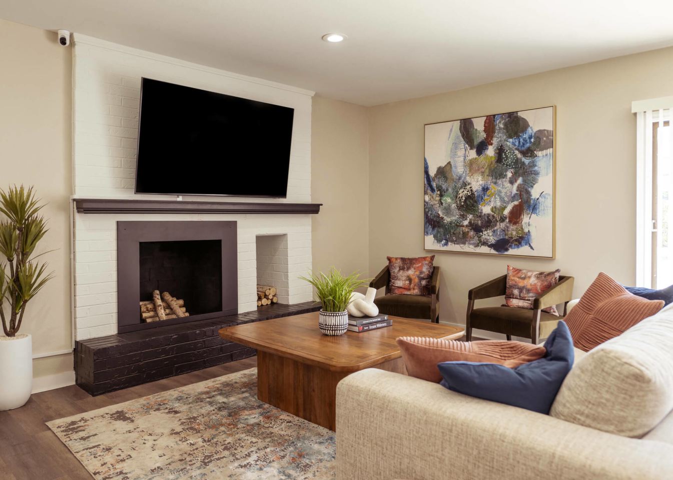 Highpoint Creek Apartments Image 1