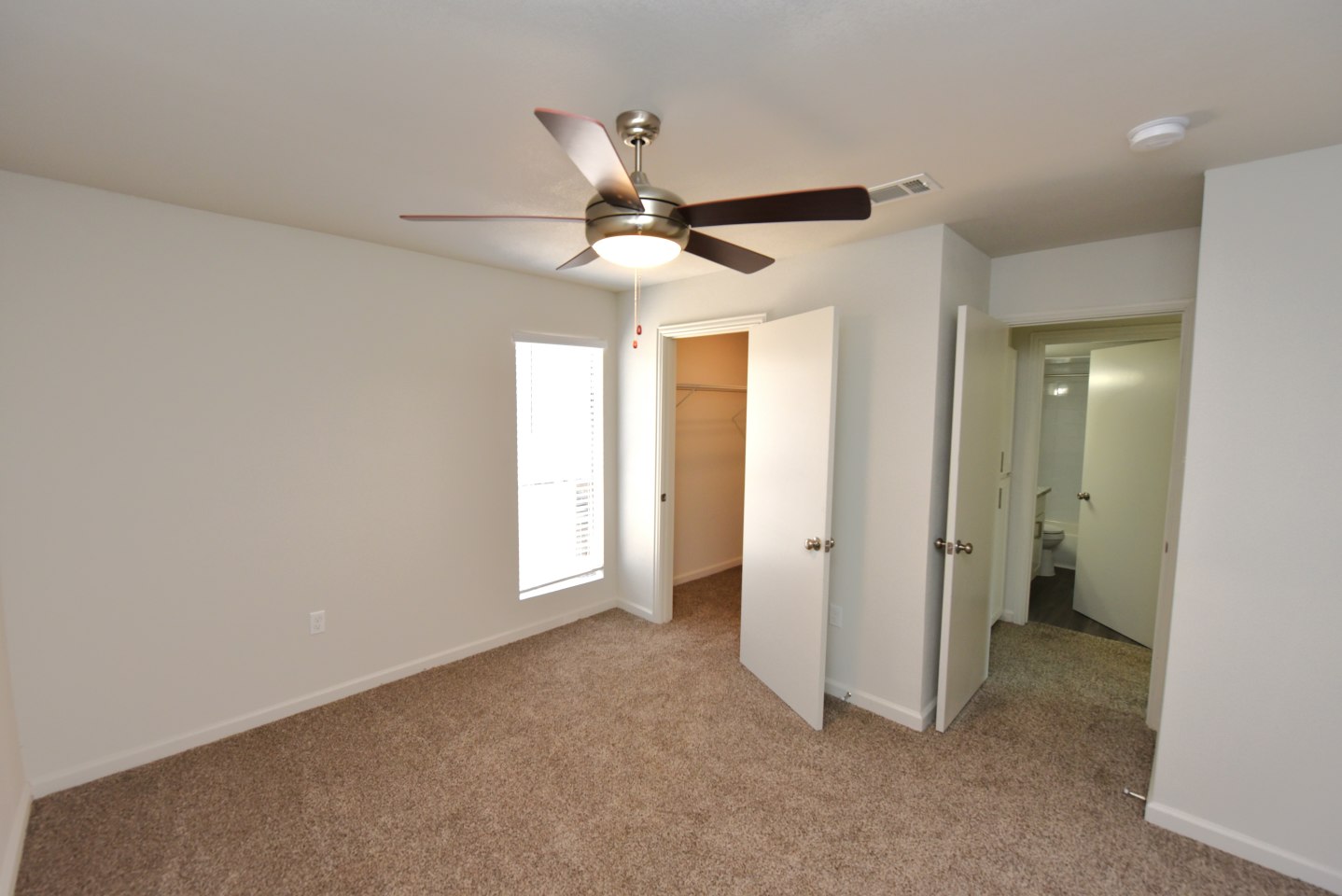 Plaza Square Apartments Image 9
