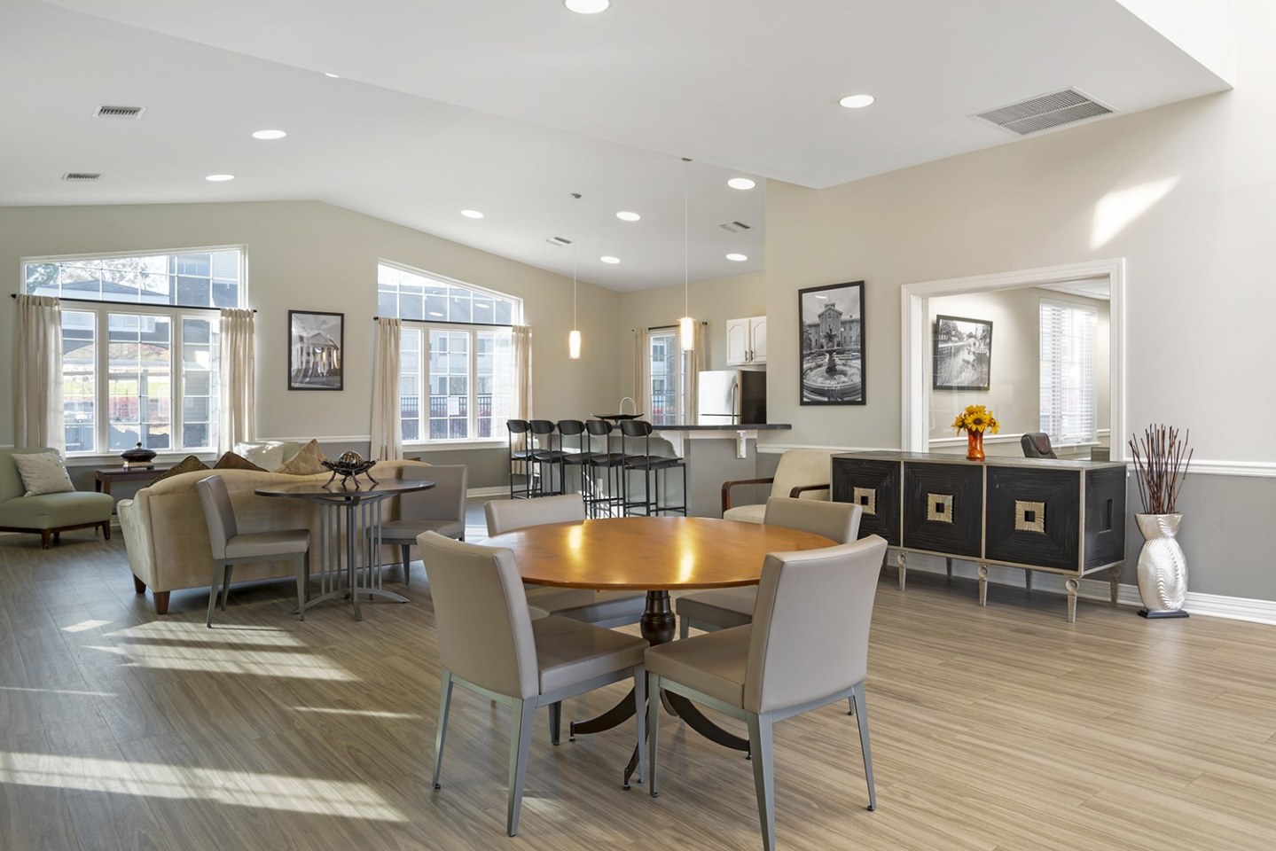 The Apartments at Elmwood Terrace Image 4