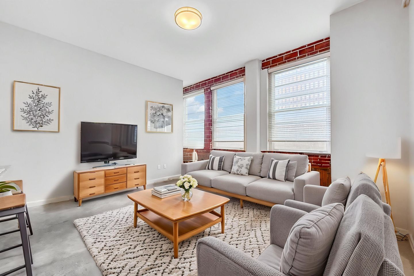 R & T Lofts Image 1