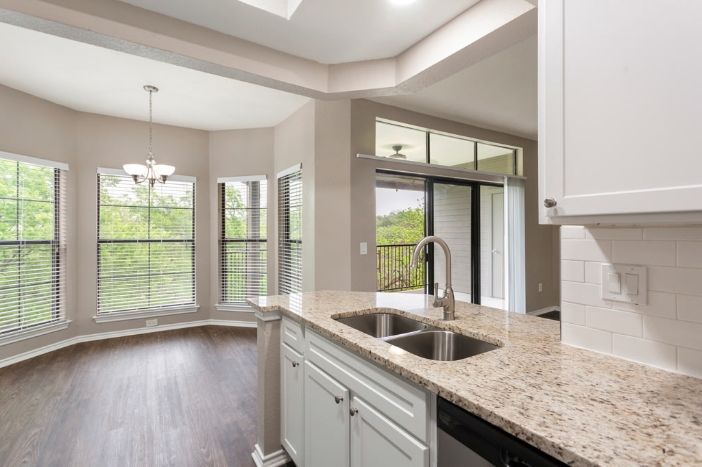 Waters Edge Apartment Homes Image 6