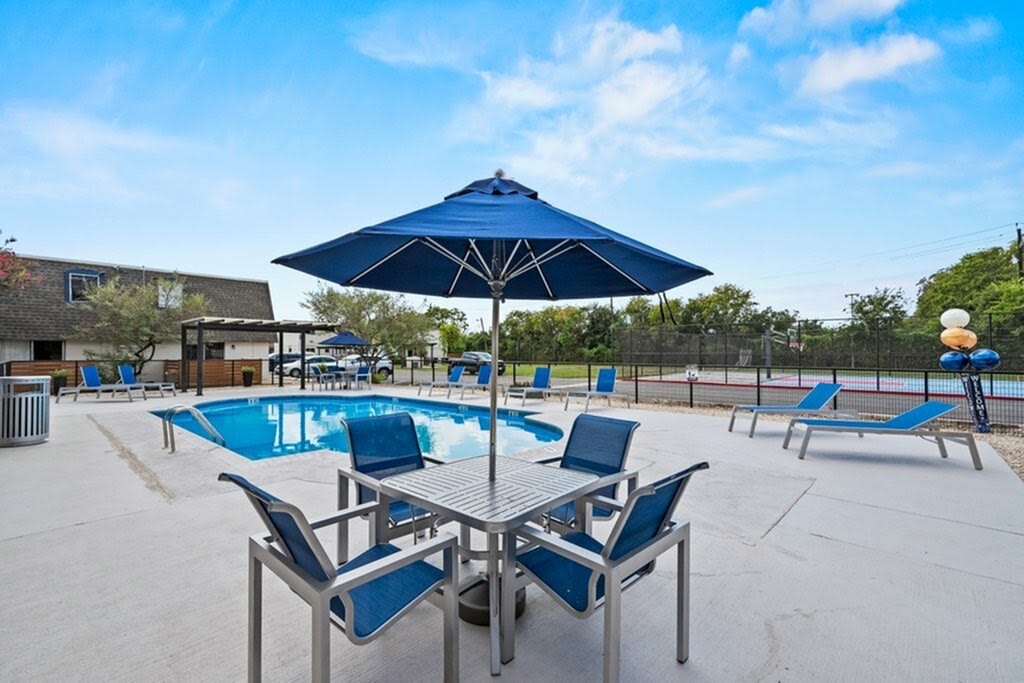 The Lynx Apartments and Townhomes Image 15