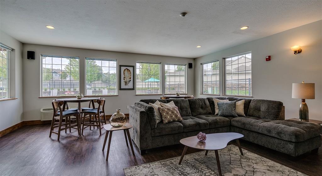 Deer Creek Apartments Image 5