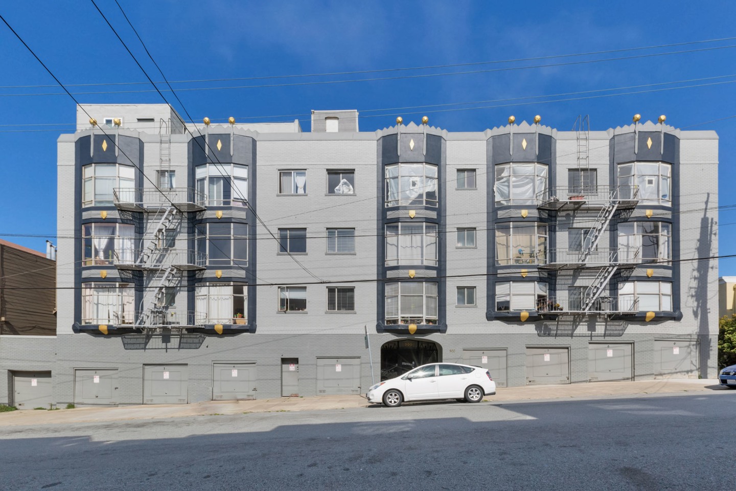 900 Broderick Image 12