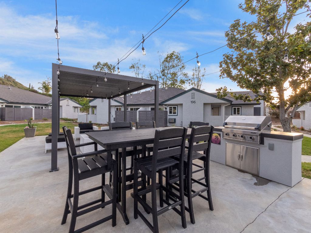 Sunset Cliffs Apartments Image 14