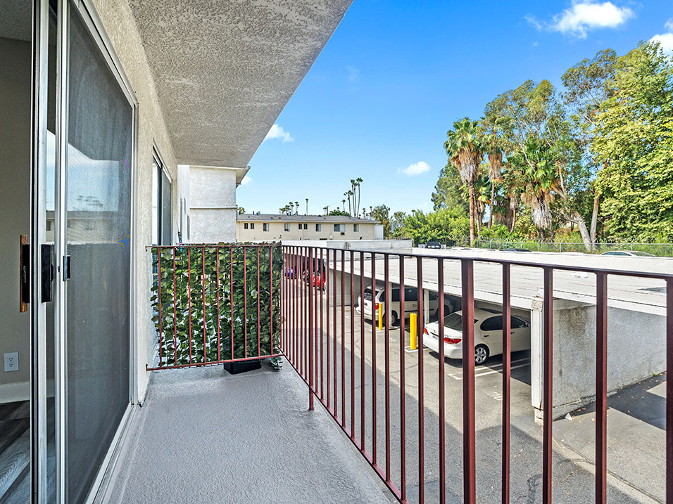 Sherman Oaks Gardens Image 17