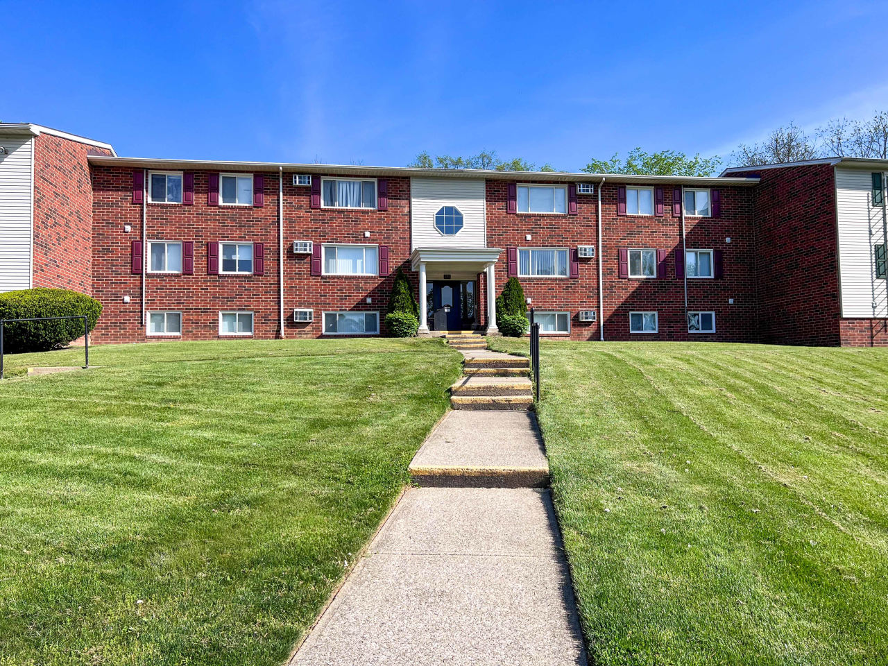 Stoney Creek Apartments Image 2