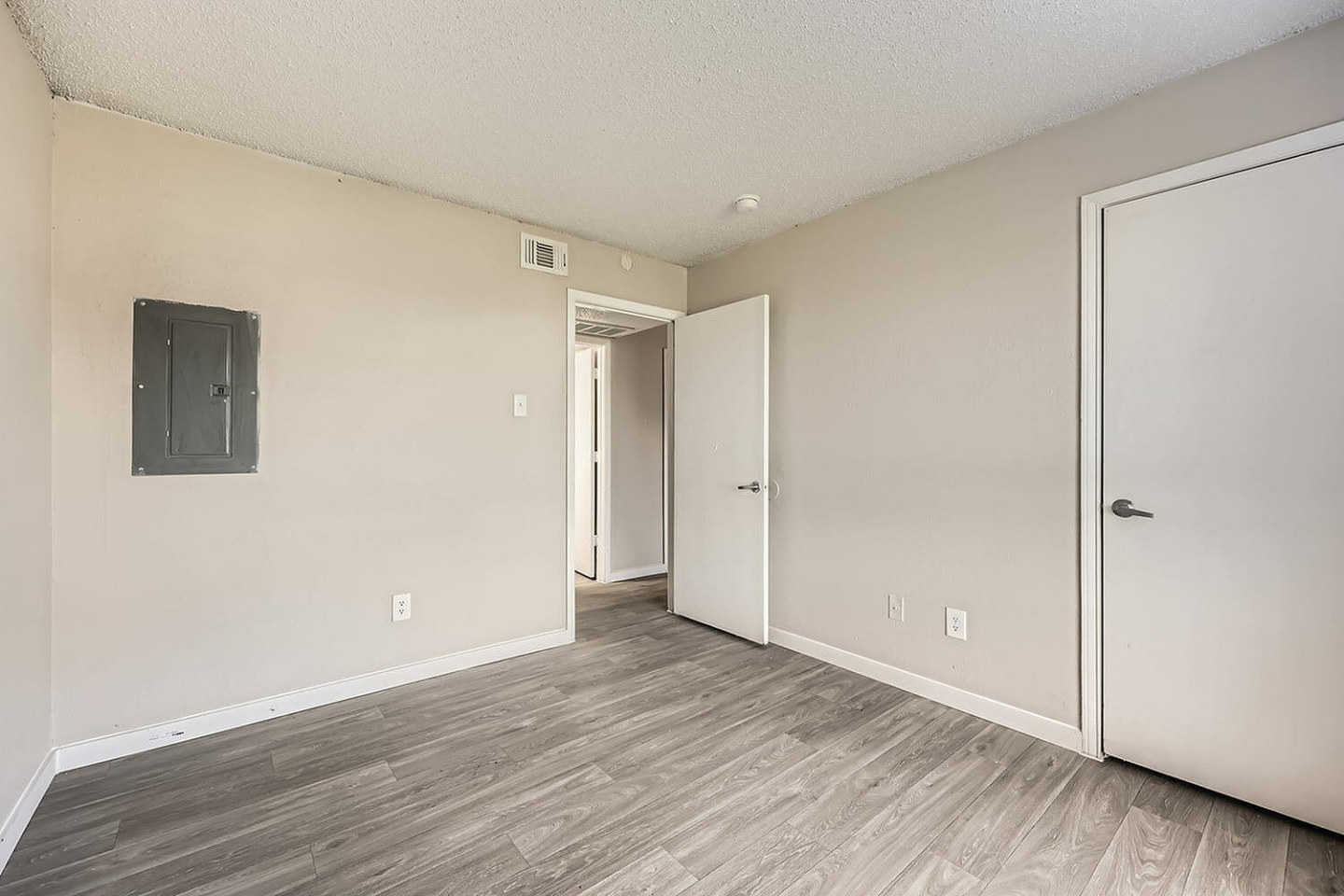 500 Flats Image 8