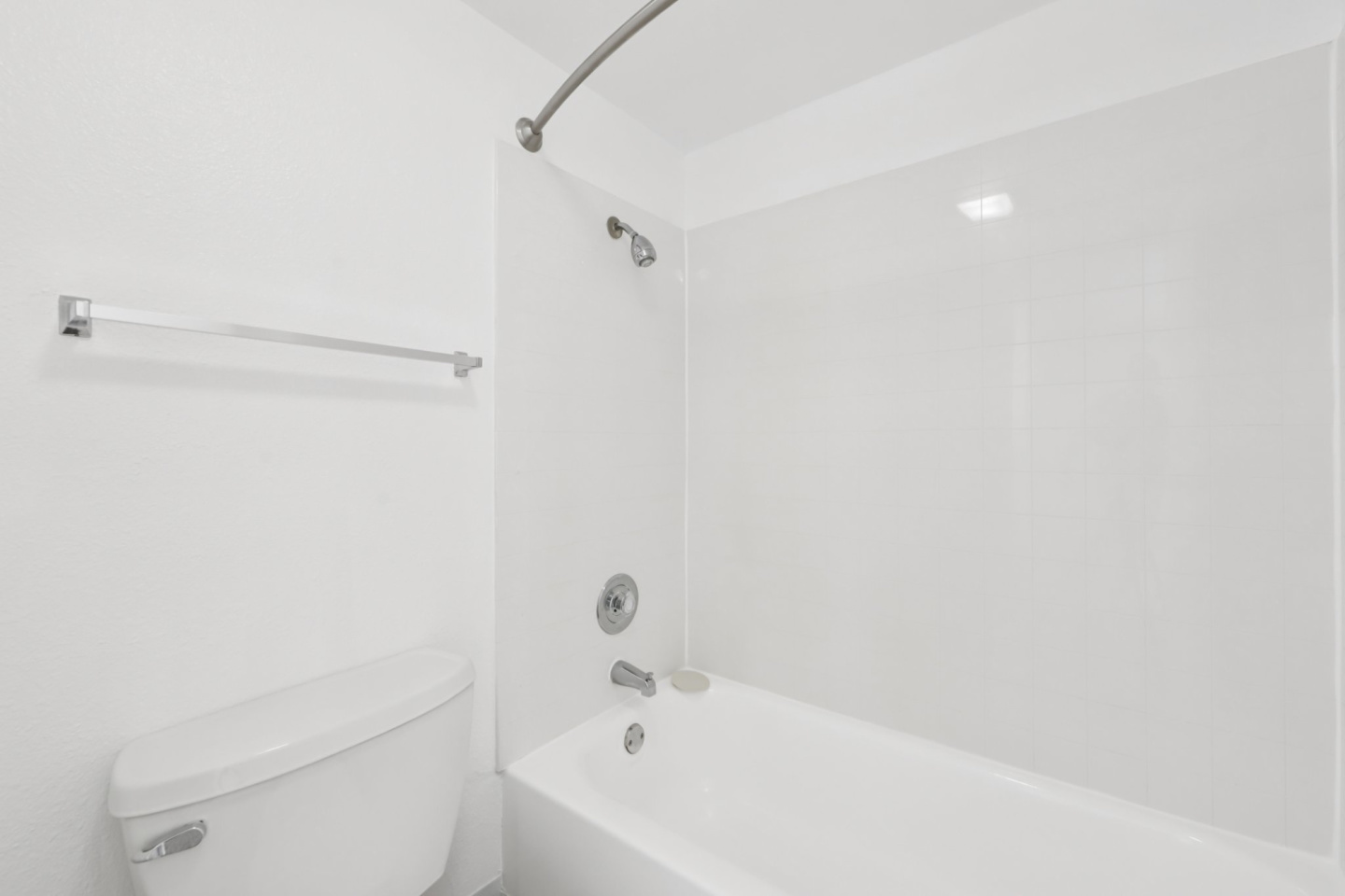 Lakewood Apartments at Lake Merced Image 14
