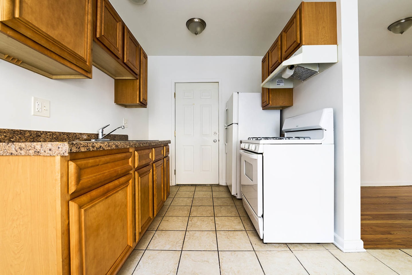 8251 S Ellis Ave Image 8