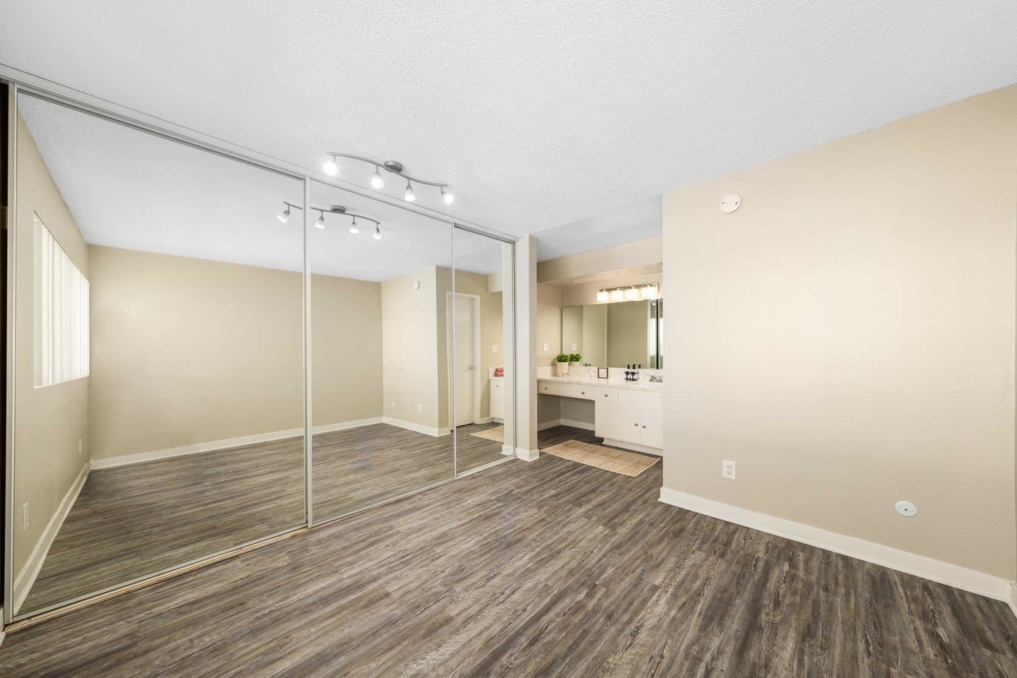 Summerview Beach Resort Luxury Apartments Image 55