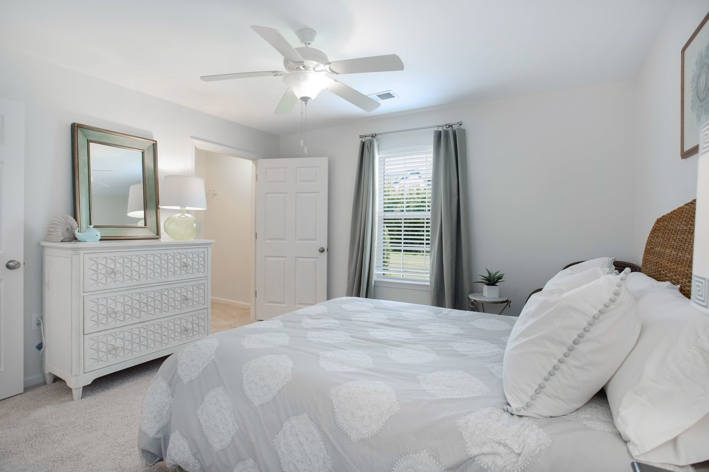 Still Meadow Village Apartments Image 36