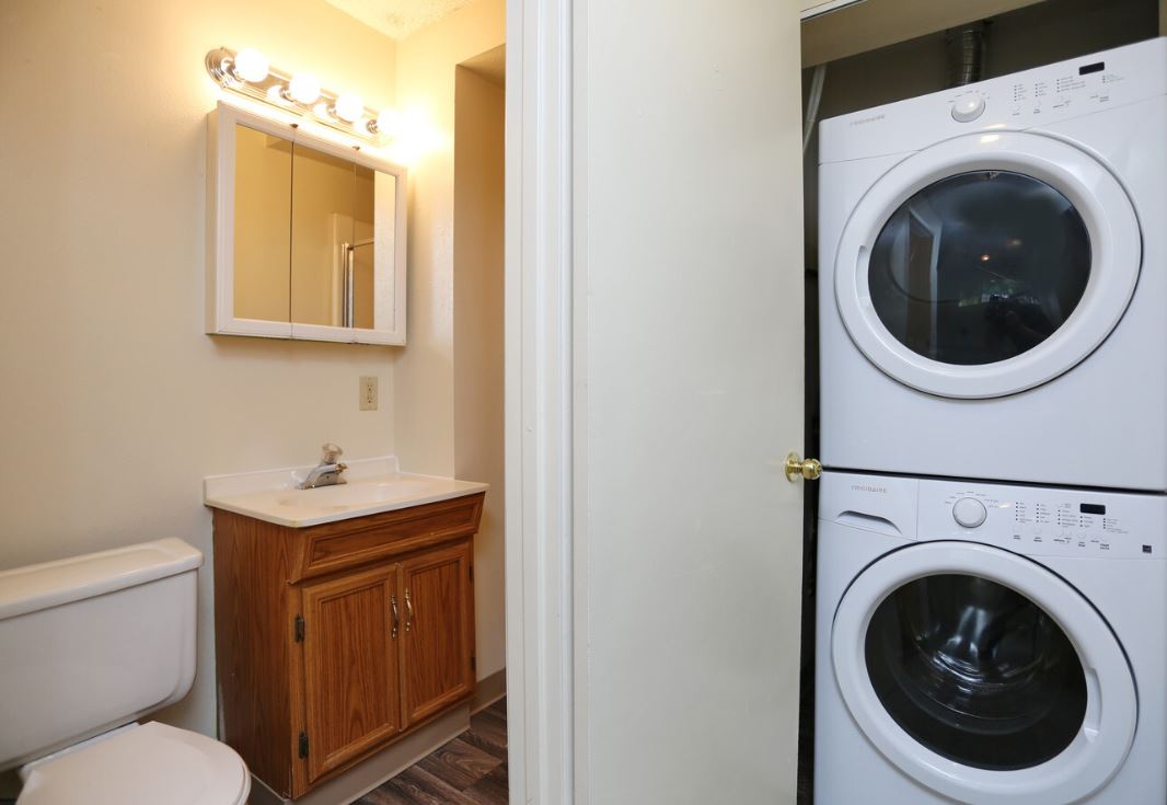 The Courtyard Apartment Homes Image 15