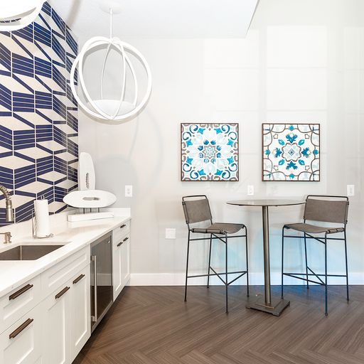 Wilshire Place Apartments Image 3