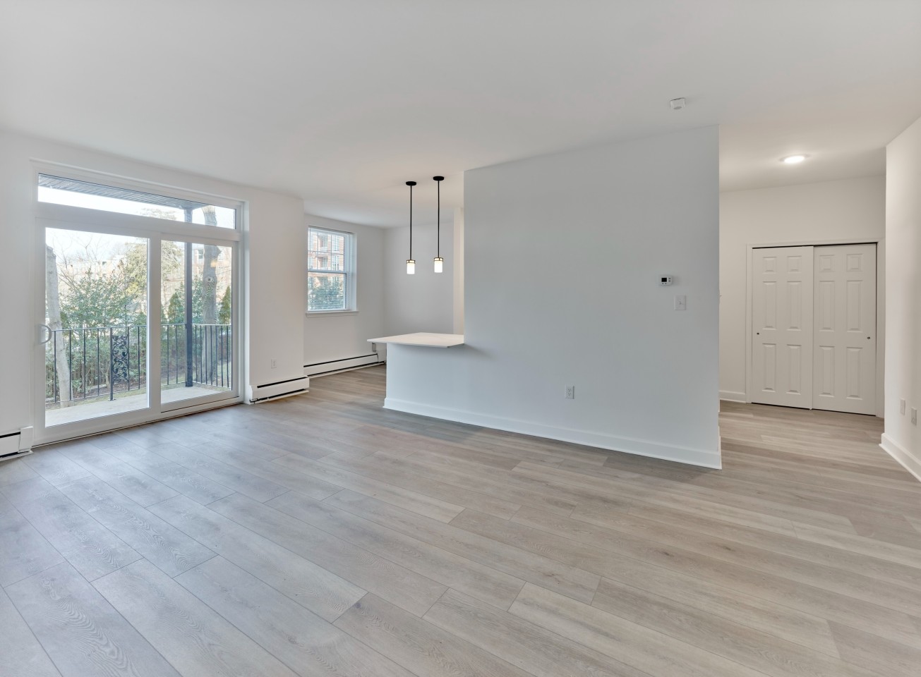 Crestwood Apartments Image 4