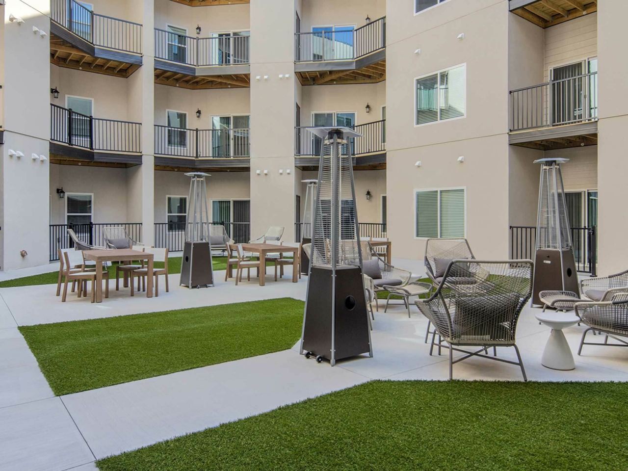Promenade Commons Image 29