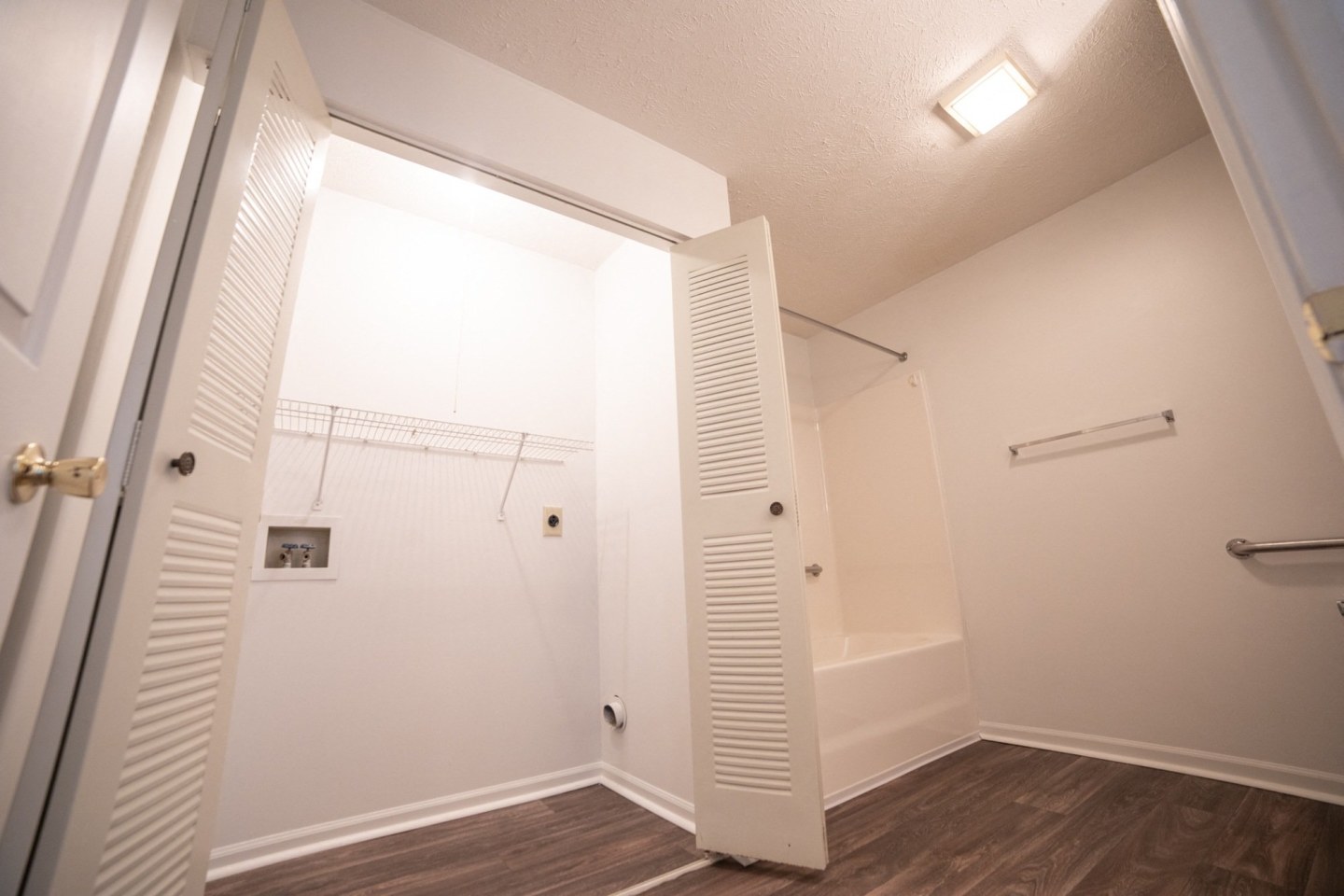 Shady Oak Village - Senior Living Apartments Image 17