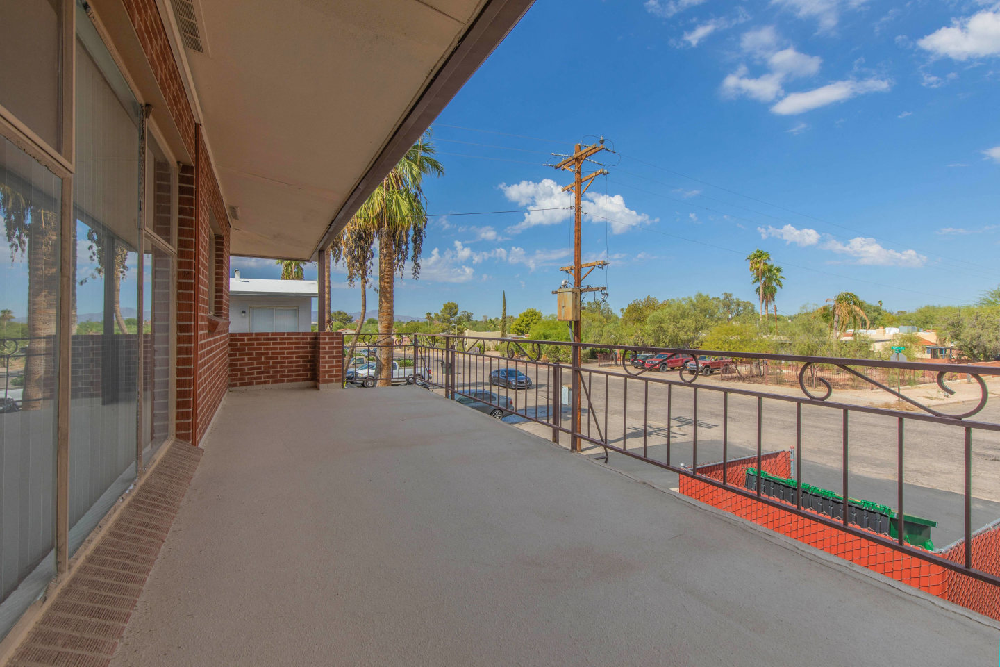 Country Club Apartments Image 23
