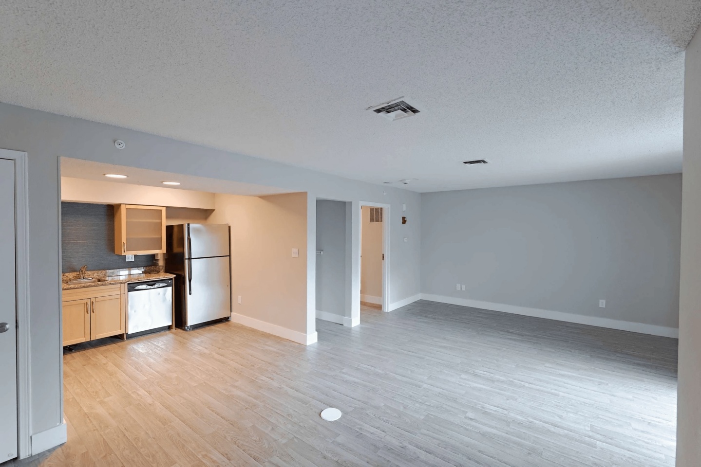 Pelican Lake Apartment Homes Image 11