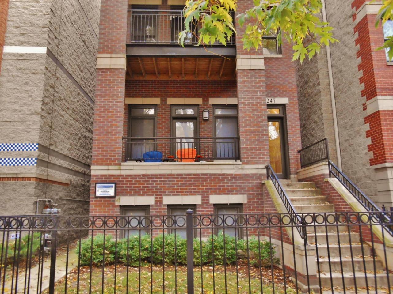 3247 North Seminary Ave. Apt. Image 3