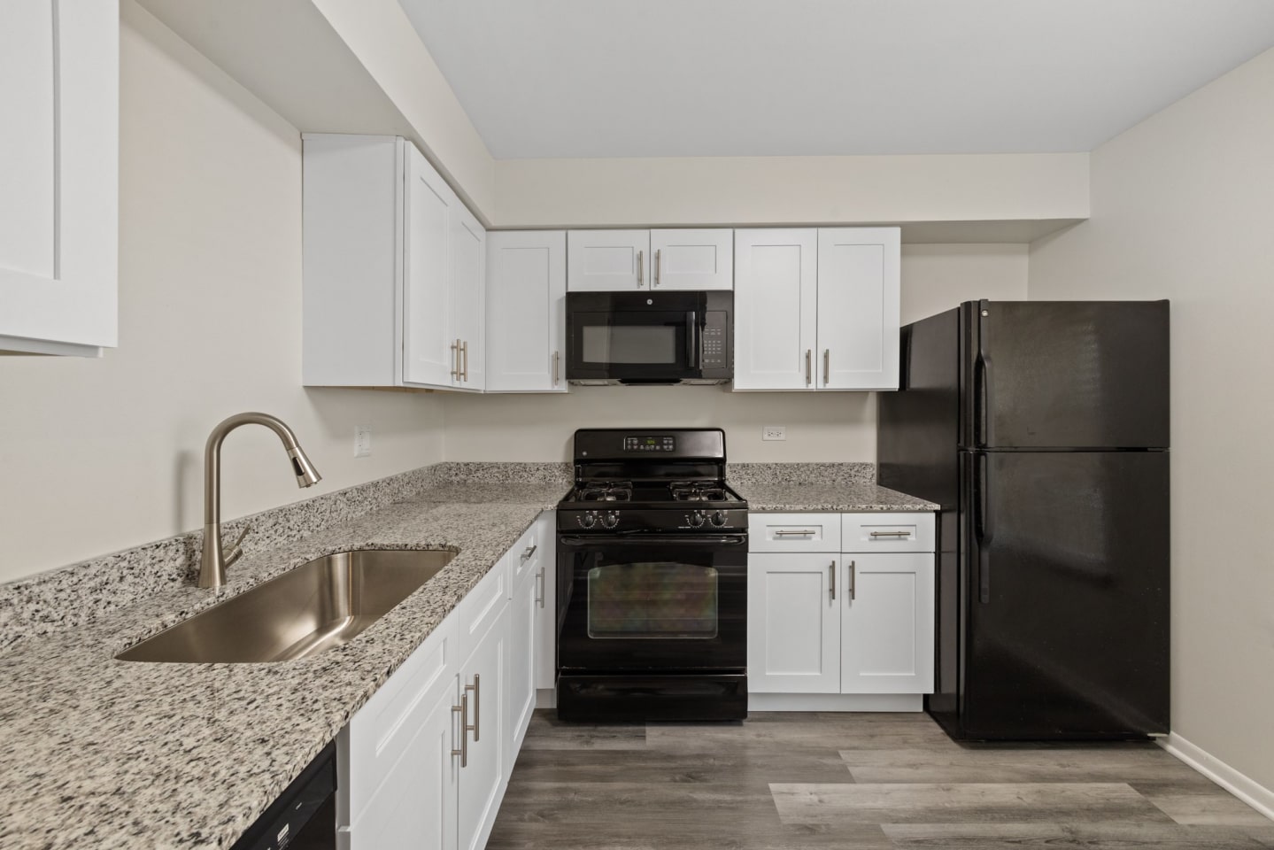 ExecuStay Avalon at Poplar Creek Image 7