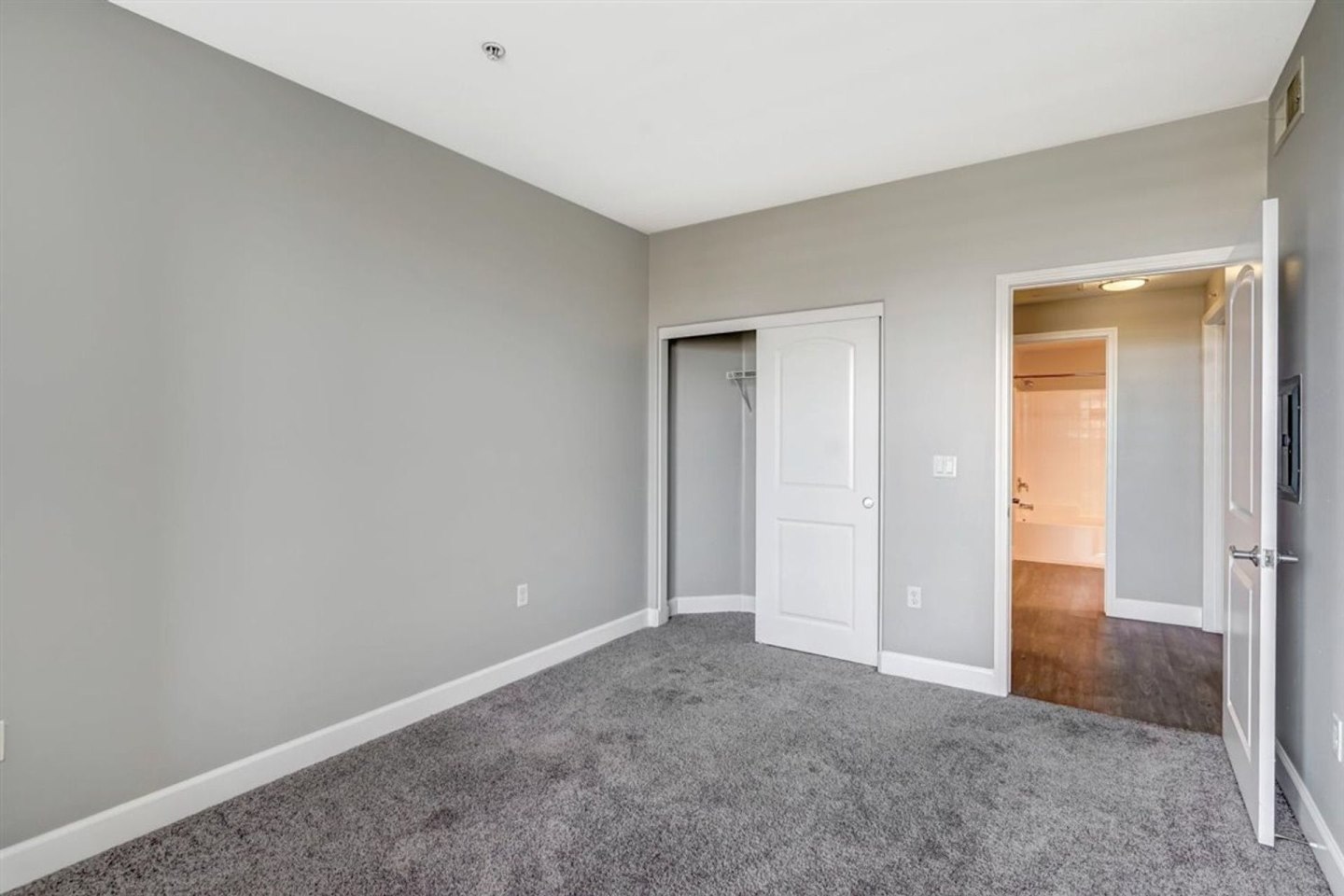 Stadium House Apartments Image 39