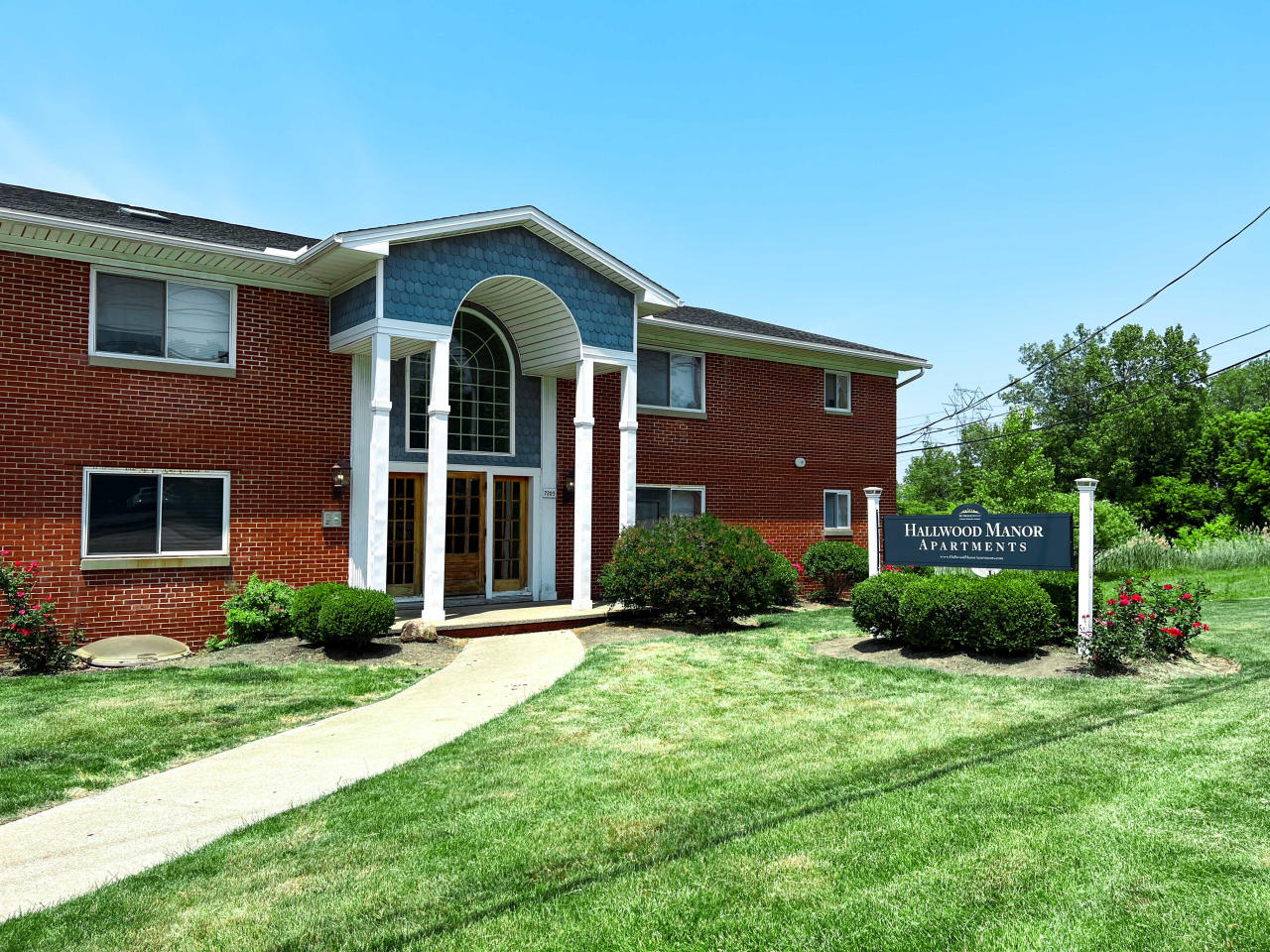 Hallwood Manor Apartments Image 2