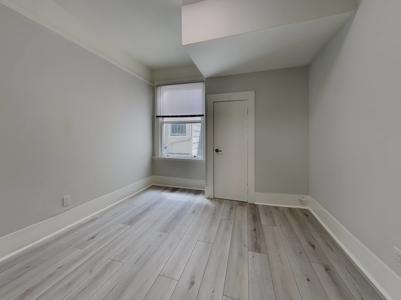 590 8th Ave Image 7