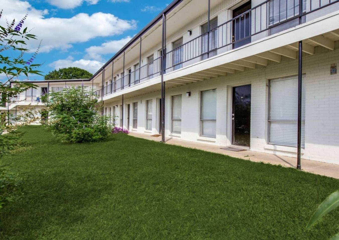 Glen Oaks Apartments Image 35