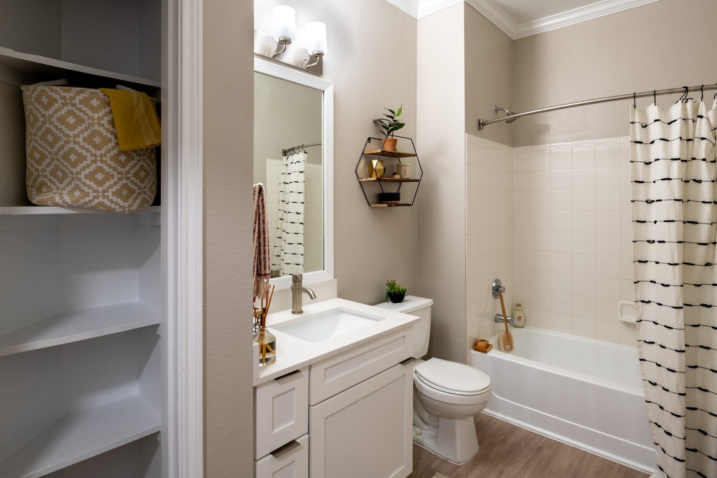 The Pointe at Vista Ridge Apartments Image 7