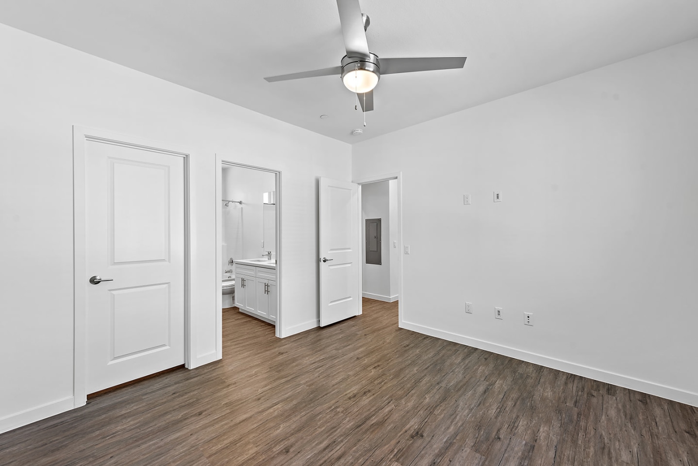 Levante Apartments Homes Image 19