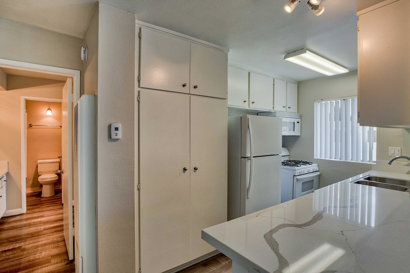 Summerview Beach Resort Luxury Apartments Image 3