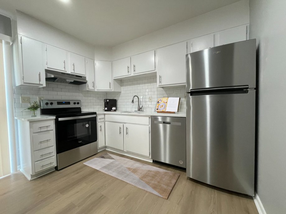 Meadowview Apartments and Townhomes Image 2