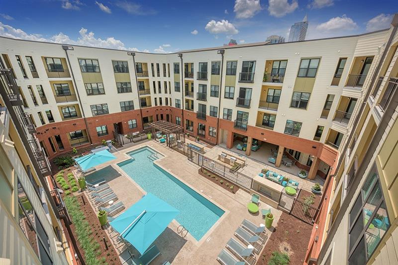 The Lincoln Apartments Image 2