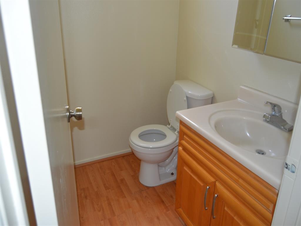 157 S Hoover St Image 11