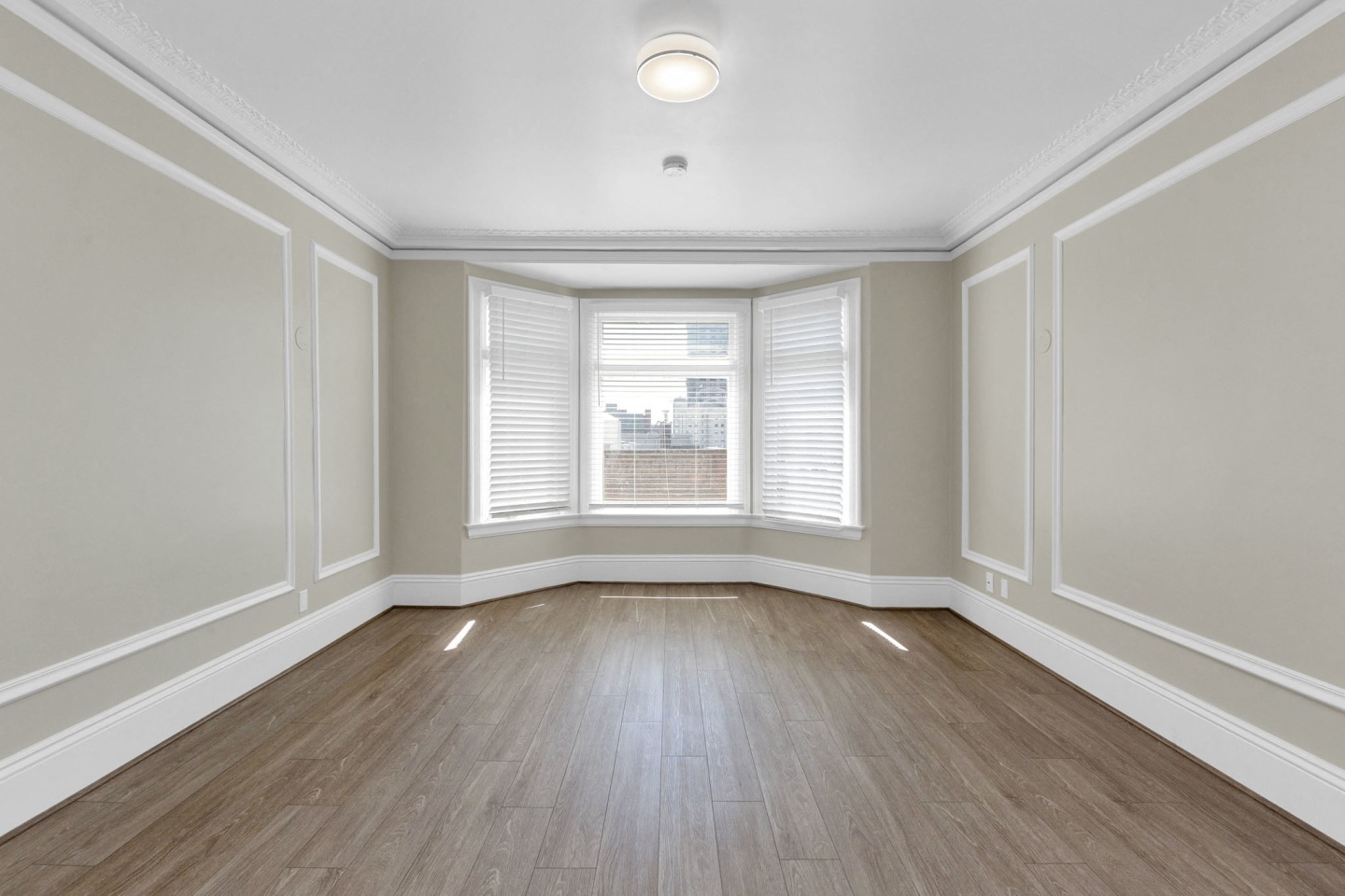 845 PINE Apartments Image 3