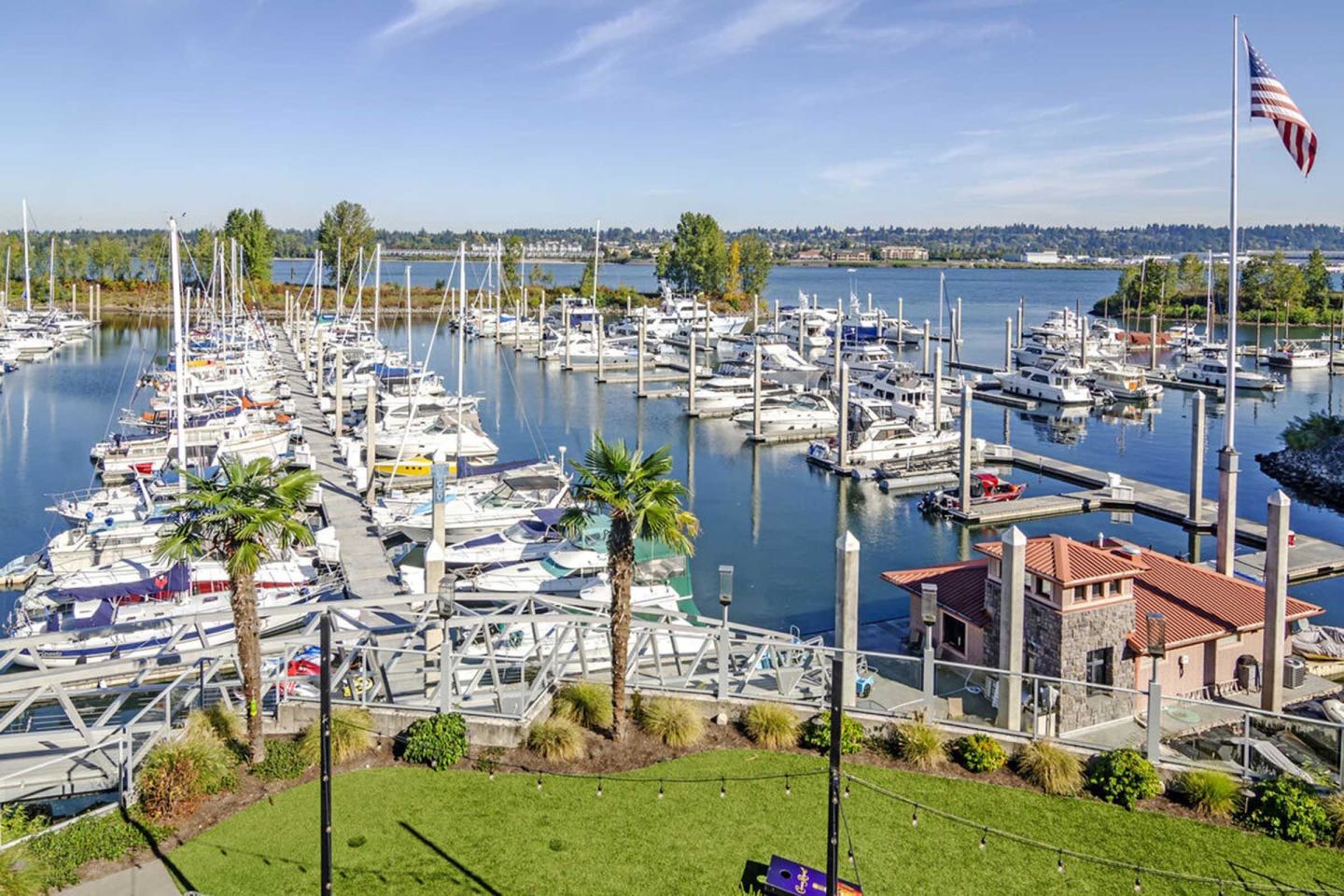 Yacht Harbor Club Image 15