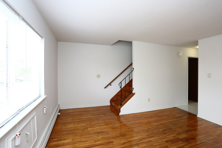 Willowcrest Apartments Image 9