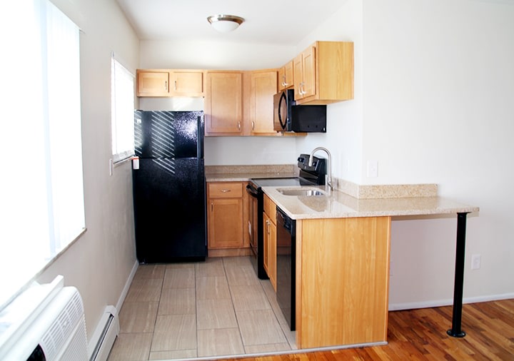 2955 Madison Image 2