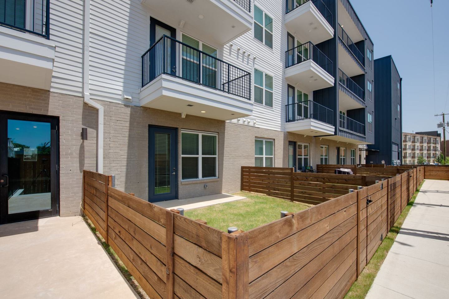 Aviata West Love Image 9