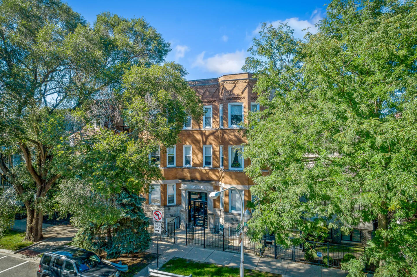 1458-60 W. Grace Image 4