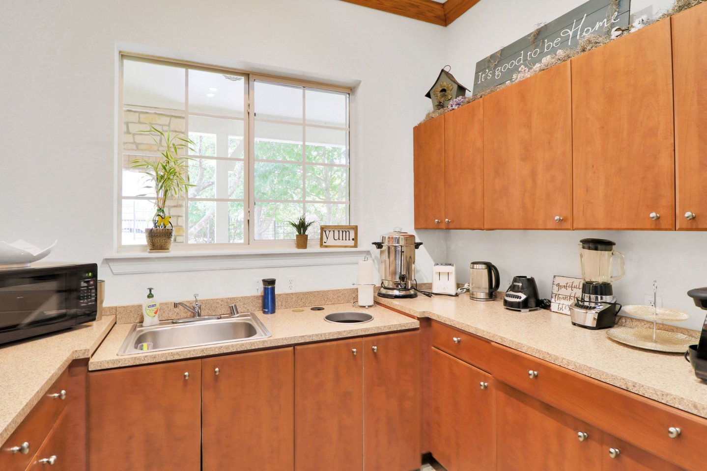 Stone Manor Image 36