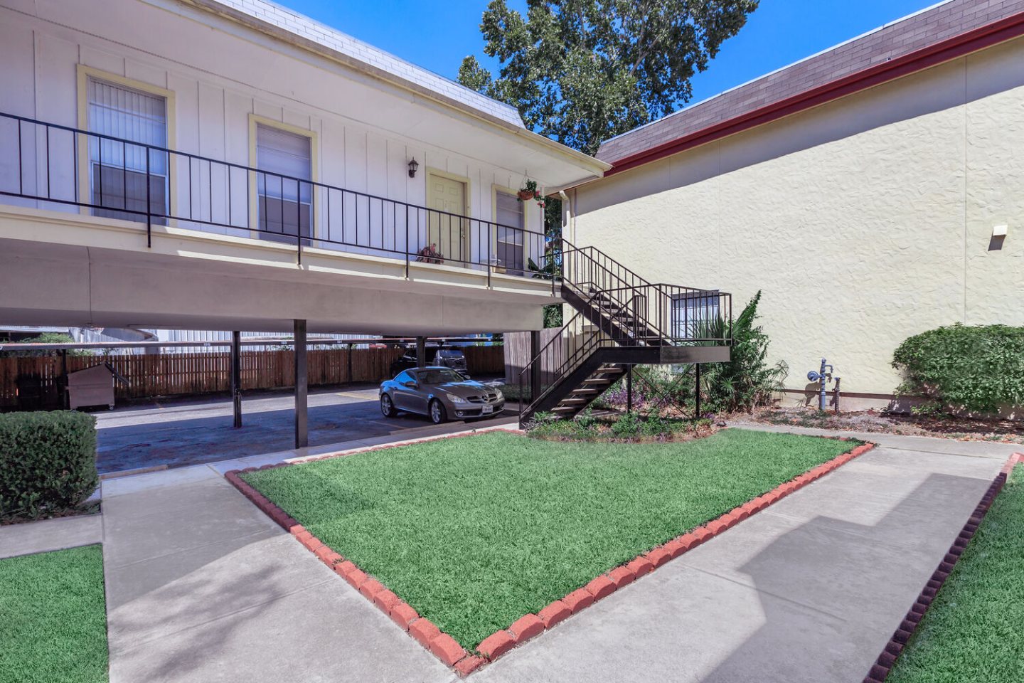 New England Village Apartments Image 38
