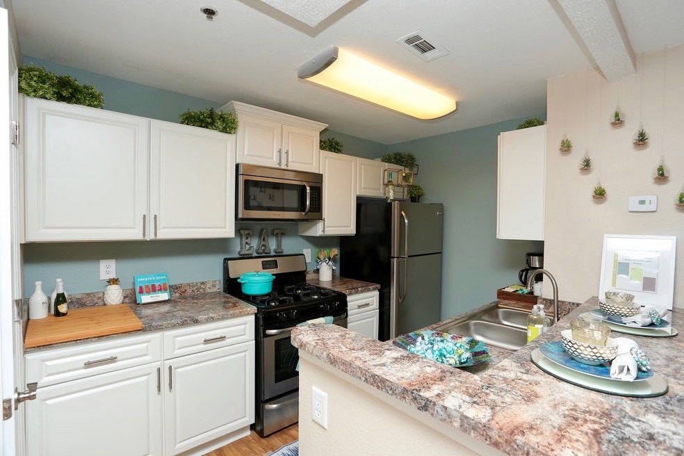 Avenue 33 Apartments Image 6