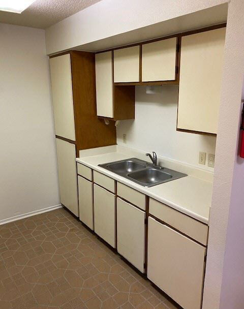 Live Oak Manor - Senior Living Image 2