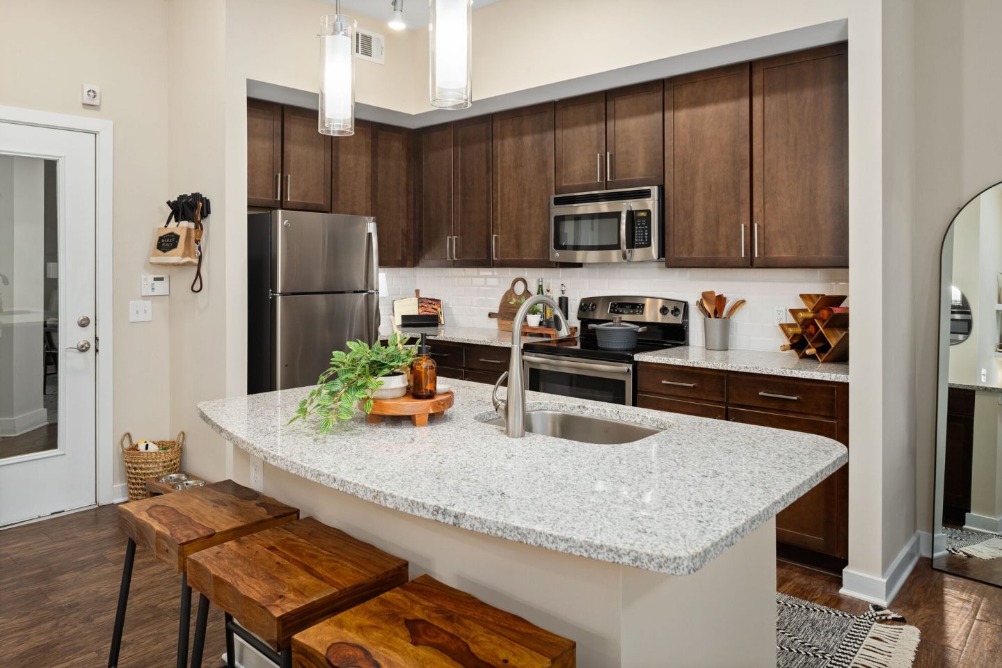 400 Belmont Image 4